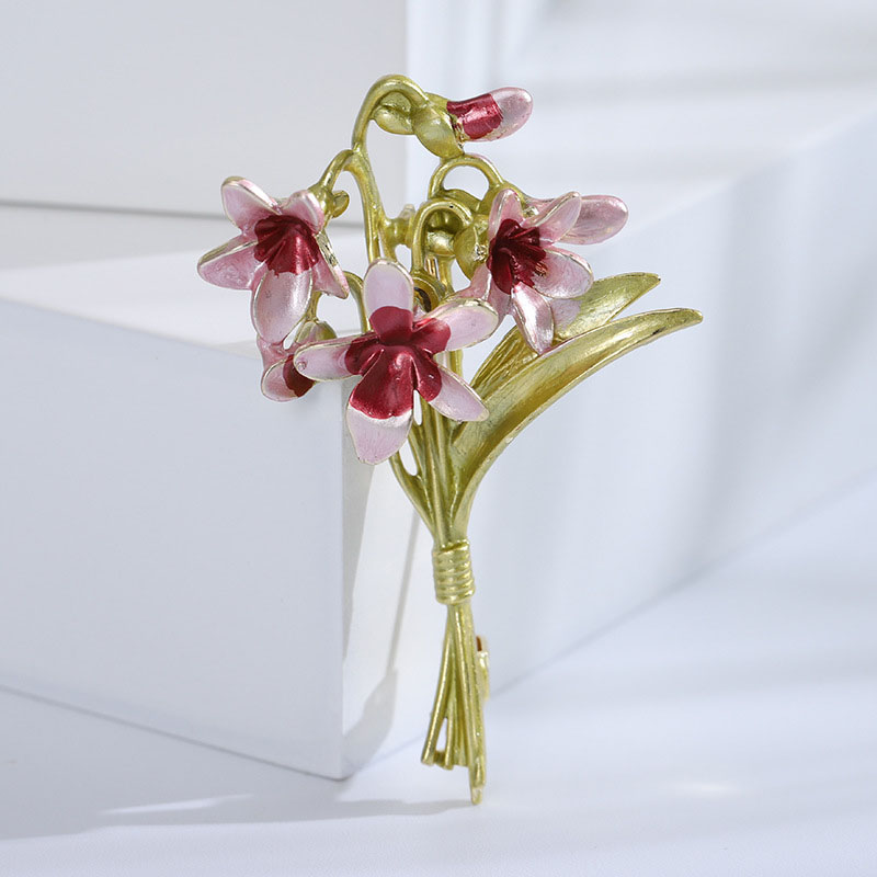 Suit Supply Wedding Party - Spilla a forma di fiore viola