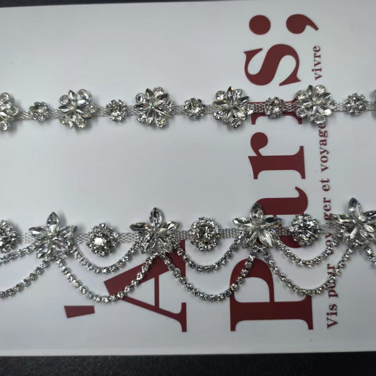 Suit Supply Wedding Party - Decorazione per costumi di scena Catena