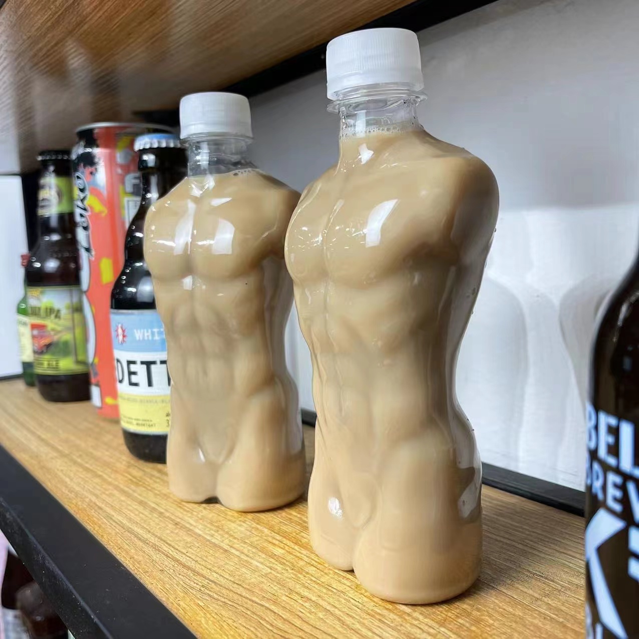 Creativo divertente Muscle Man - Wedding Water Supply recensione e prezzo